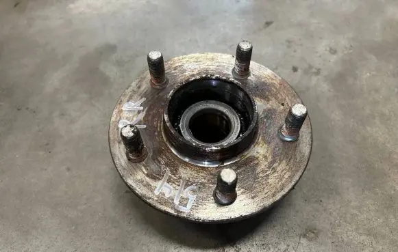 Nissan Primera Front wheel hub