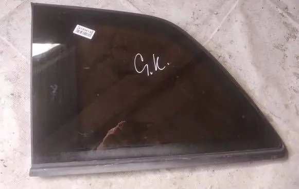 Opel Zafira B Rear side window as2
