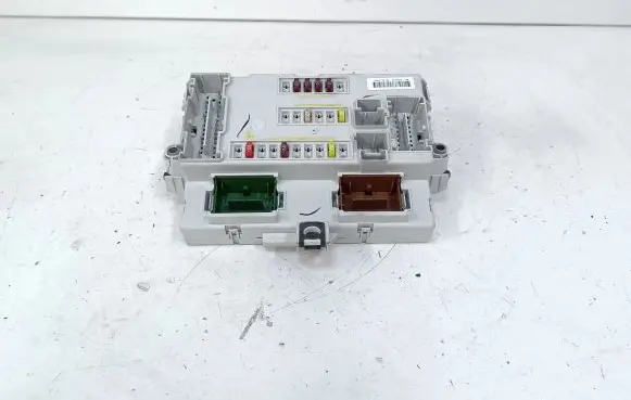 Jeep Cherokee Fuse module 68236667AG