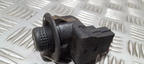 Wing mirror switch