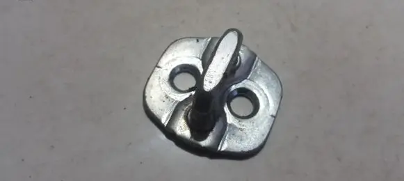 Nissan X-Trail T30 Front door lock loop/hook striker 