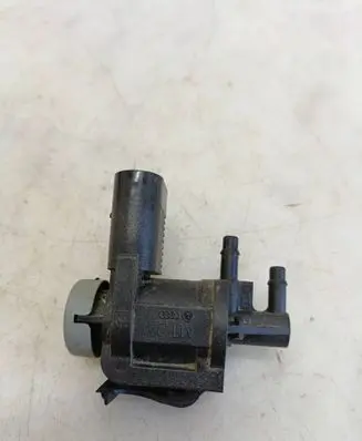 Volkswagen Touran I Turbo solenoid valve 1J0906283C