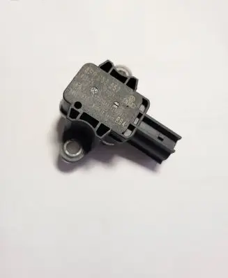 Audi A3 S3 8L Airbag deployment crash/impact sensor 8P0955557 231204 010527