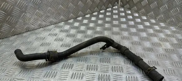 Volkswagen PASSAT B8 Engine coolant pipe/hose