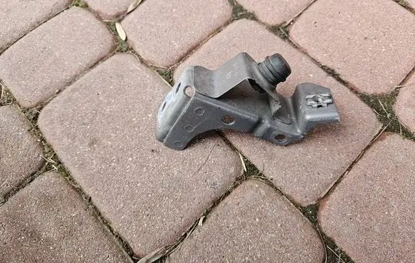 Opel Zafira C Radiator mount bracket 