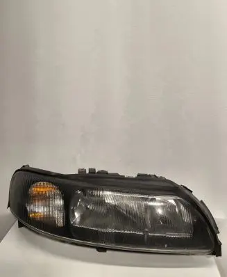 Volvo V70 Headlight/headlamp 89007898 04CCR2502A01