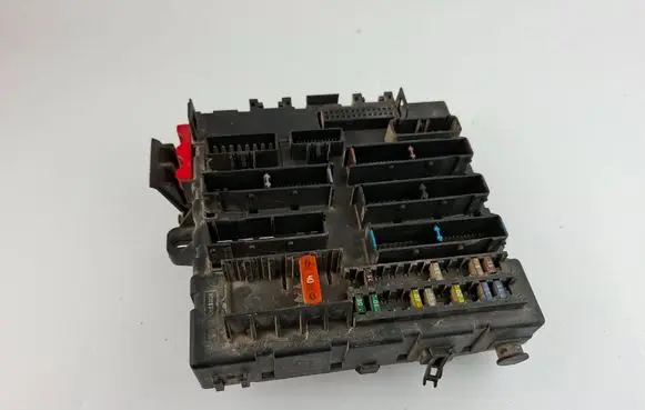 Opel Vectra C Fuse module 13125487 23BQYC