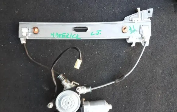 Ford Maverick Rear window lifting mechanism without motor 