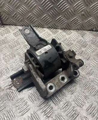 Jeep Patriot Engine mount bracket 