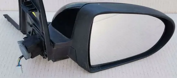 Mitsubishi Colt Front door electric wing mirror 7632A172