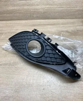Mercedes-Benz A W176 Front fog light trim/grill A1768850822