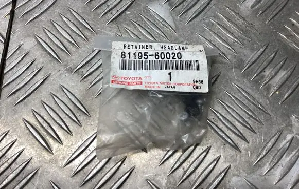Lexus GX J120 Headlight/headlamp mounting bracket 8119560020