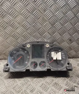 Volkswagen PASSAT B6 Speedometer (instrument cluster) a2c53117394