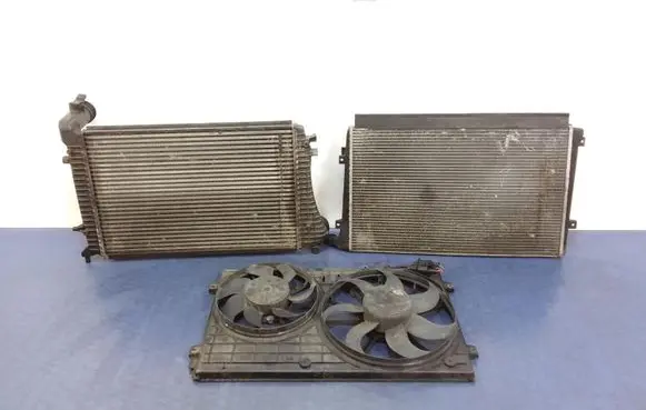 Volkswagen Touran I Coolant radiator