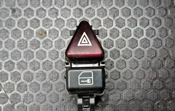 Mercedes-Benz Vaneo W414 Hazard light switch A4148202010 33019101