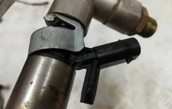 Audi A5 Fuel injector 0261500649