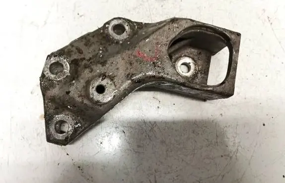 Peugeot 206 Engine mounting bracket