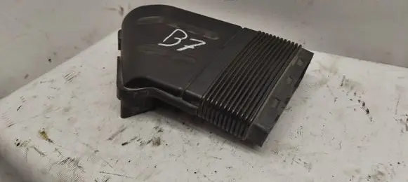 Audi A4 S4 B7 8E 8H Air intake duct part 8E0129617D