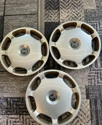 Volvo V70 R15 wheel hub/cap/trim 9157510
