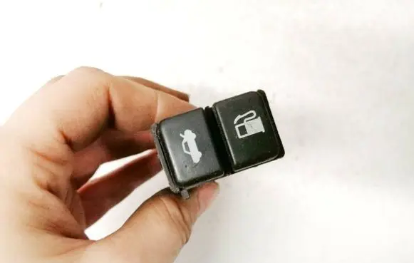 Toyota Celica T230 Tailgate opening switch toyota156726 416-1f17