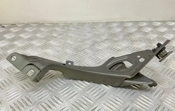 Fender mounting bracket