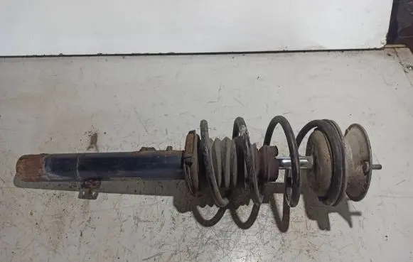 BMW 1 E81 E87 Front shock absorber with coil spring 6786018 E87V001B 105413