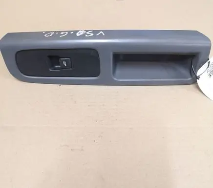 Volvo V50 Electric window control switch 8679473