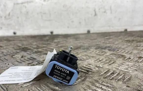 Toyota Prius (XW50) Airbag deployment crash/impact sensor 8983A47010