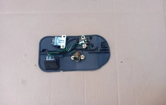 Mitsubishi Lancer Tail light bulb cover holder 0438560r