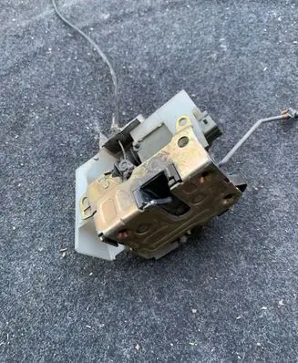 Renault Scenic I Front door lock 1006X9A