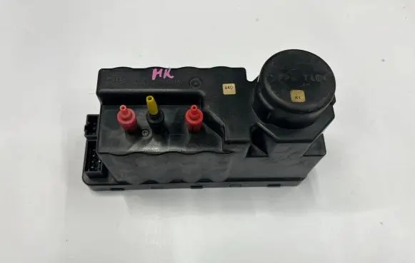 Mercedes-Benz C W202 Central locking vacuum pump a2028001848