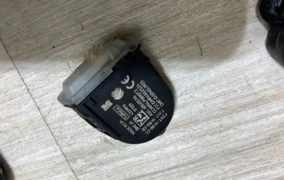 Ford Fiesta Tire pressure sensor F2GT1A180CC