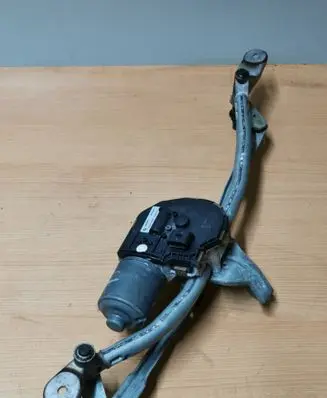 BMW 7 F01 F02 F03 F04 Front wiper linkage and motor 4441879 1137328339