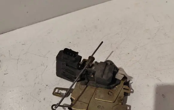 BMW 3 E36 Front door lock 1387606