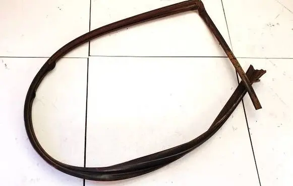 Jeep Grand Cherokee (WK) Rubber seal front coupe door 
