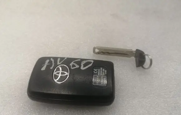 Toyota Avensis T270 Ignition key/card 8990405011