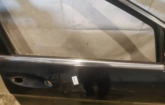 Mercedes-Benz R W251 Front door glass trim molding