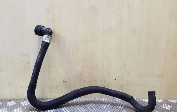 Volvo V70 Engine coolant pipe/hose 8671547