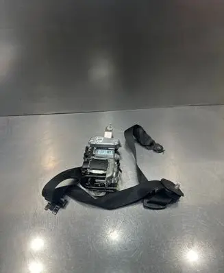 Mercedes-Benz E W212 Front seatbelt 617112200 05360127 010R0000
