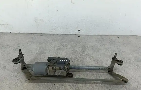 Skoda Octavia Mk2 (1Z) Front wiper linkage