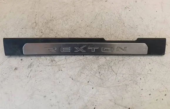 SsangYong Rexton Front sill trim cover 7726008010