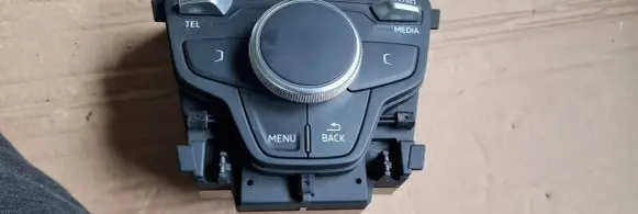Head unit multimedia control