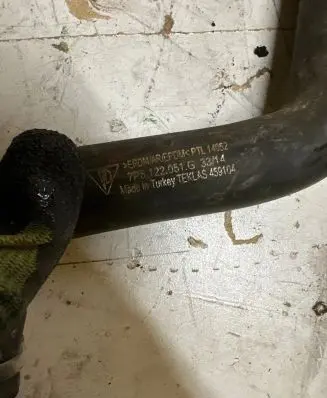 Volkswagen Touareg II Engine coolant pipe/hose 7P5122109C 7P5122051G