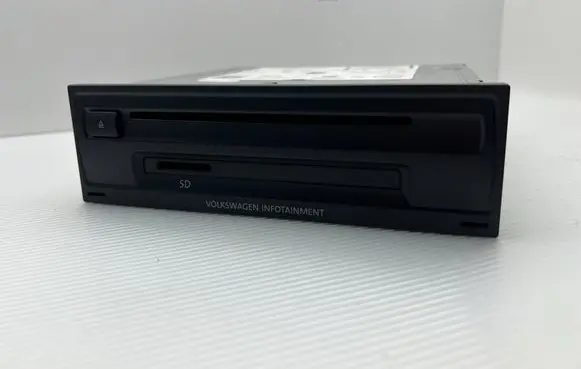 Volkswagen Golf VII Radio/CD/DVD/GPS head unit 3Q0035820