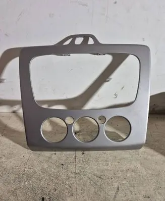 Ford Focus Radio/GPS head unit trim 7M5118522A