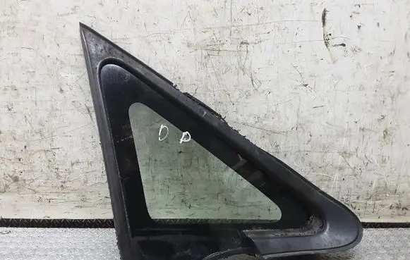 Suzuki Liana Front triangle window/glass 