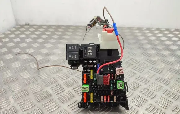 Volkswagen Golf VII Fuse module