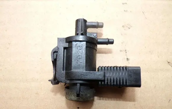 Volkswagen Sharan Valve vacuum 1J0906283C