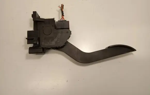 Iveco Daily 6th gen Accelerator throttle pedal 5801814890 B720