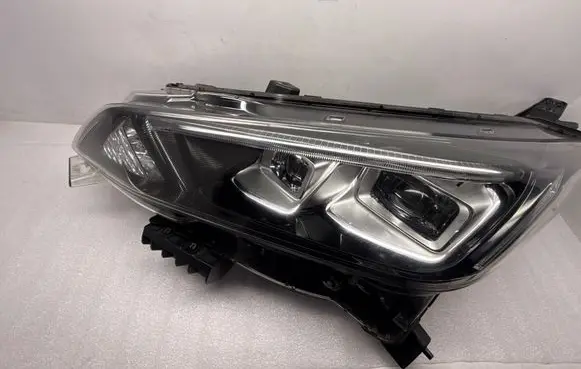 Nissan Leaf II (ZE1) Headlight/headlamp 260605SH5A A1S0620000